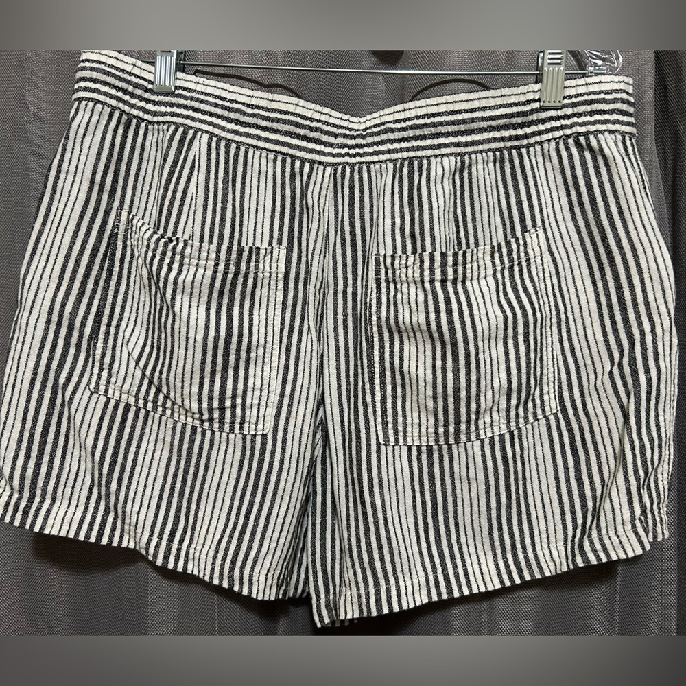 Women's Gap Pull-On Black/Beige Shorts - Picture 2 of 8